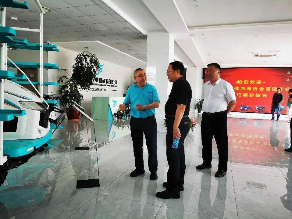中國(guó)農(nóng)業(yè)機(jī)械流通協(xié)會(huì)會(huì)長(zhǎng)范建華來(lái)廠走訪(fǎng)調(diào)研 中國(guó)農(nóng)業(yè)機(jī)械流通協(xié)會(huì)會(huì)長(zhǎng)范建華來(lái)廠走訪(fǎng)調(diào)研
